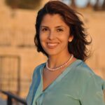 Atia Abawi headshot